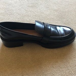 Like New - Black Leather Loafer